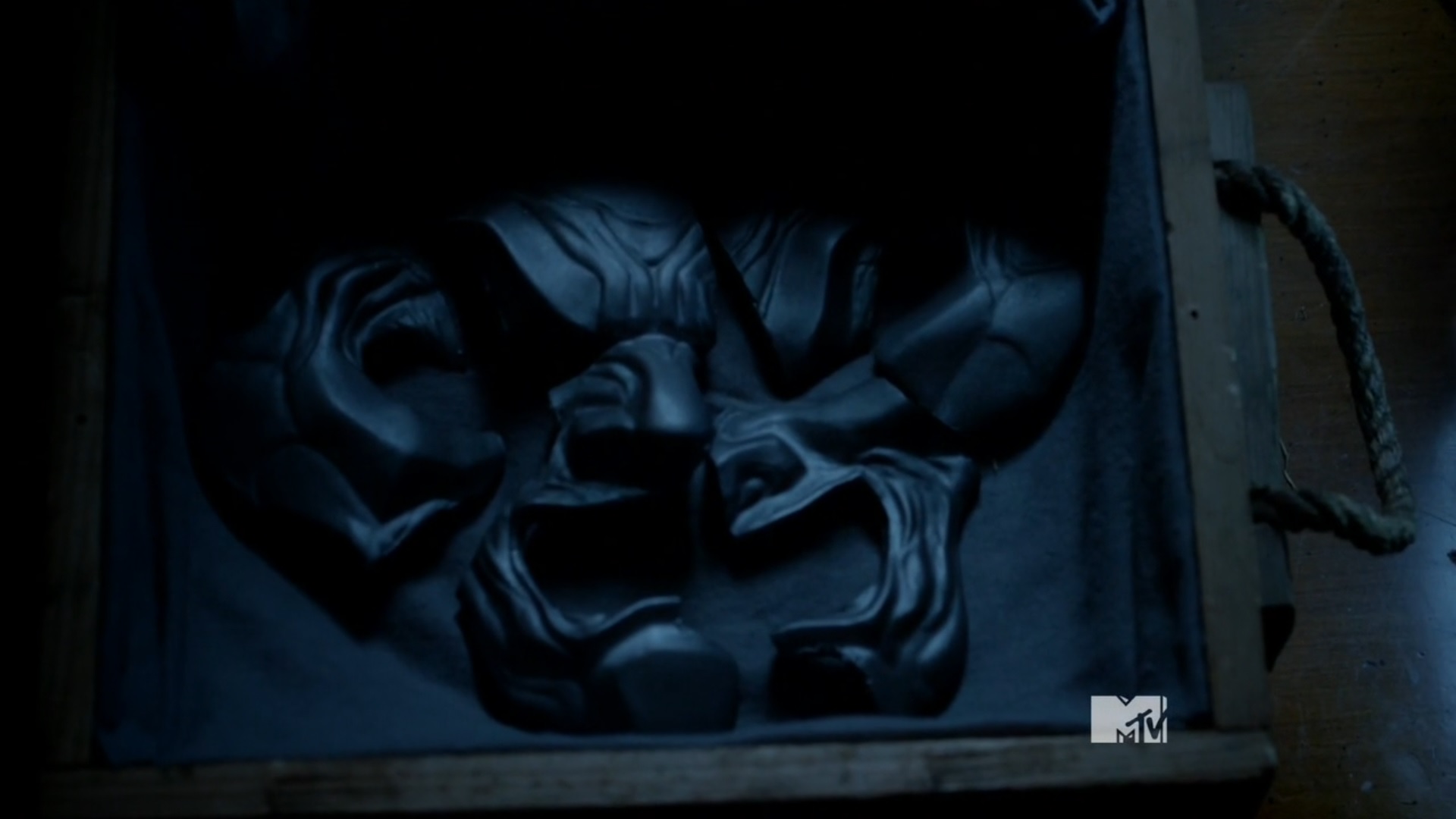 Teen_Wolf_Season_3_Episode_16_Illuminated_Broken_Demon_Mask